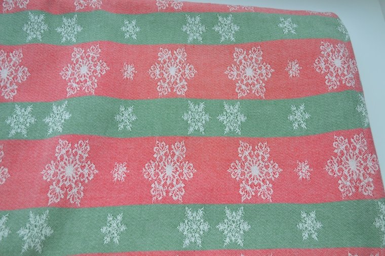 Keppeke Snowflakes Green/Red Wrap  Image