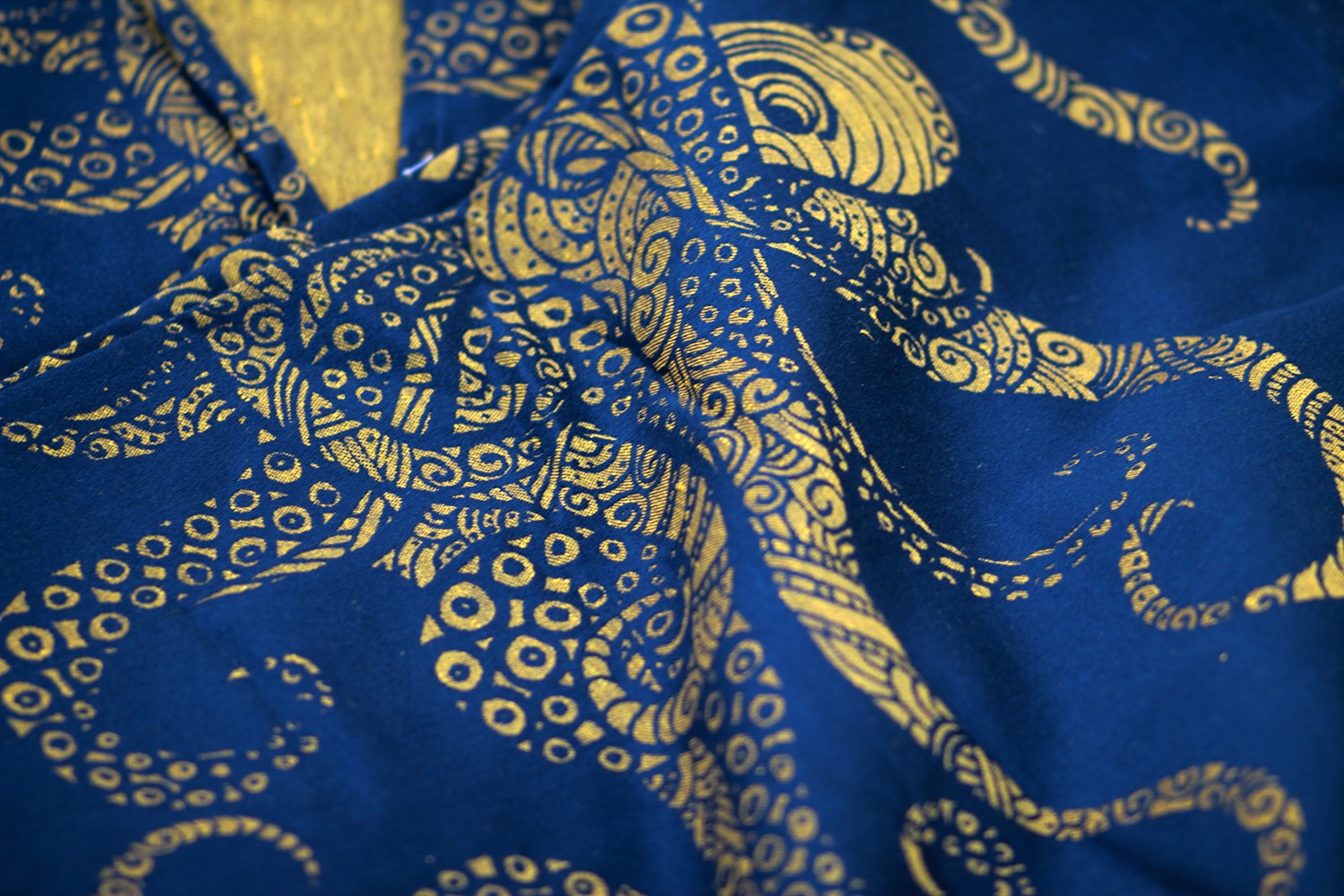 Luluna Slings Kraken Ocean's Gold Wrap (linen) Image