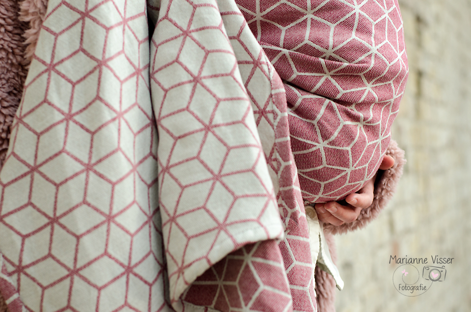 Maisaa Slings Rhombi Crimson Wrap (linen) Image