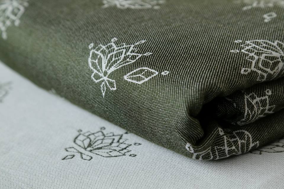 Solnce Lotus Frog Queen Wrap (merino, lambs wool) Image