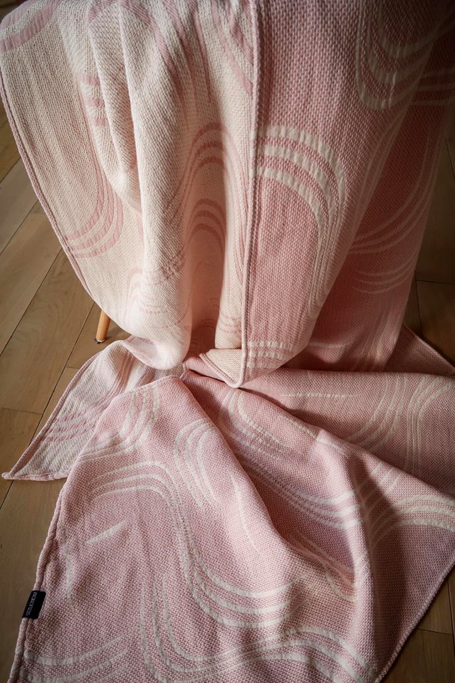 Maison235 Dansk The Dreamer, in pink peony Wrap  Image