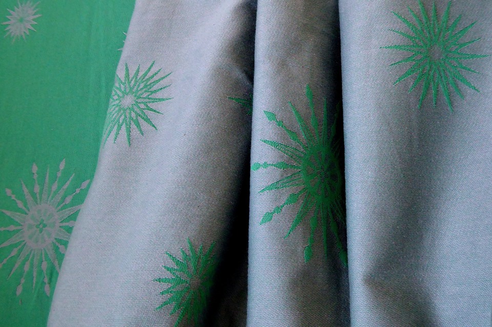 Buzzidil Wrap it! Emerald (Christmas) Star Wrap  Image