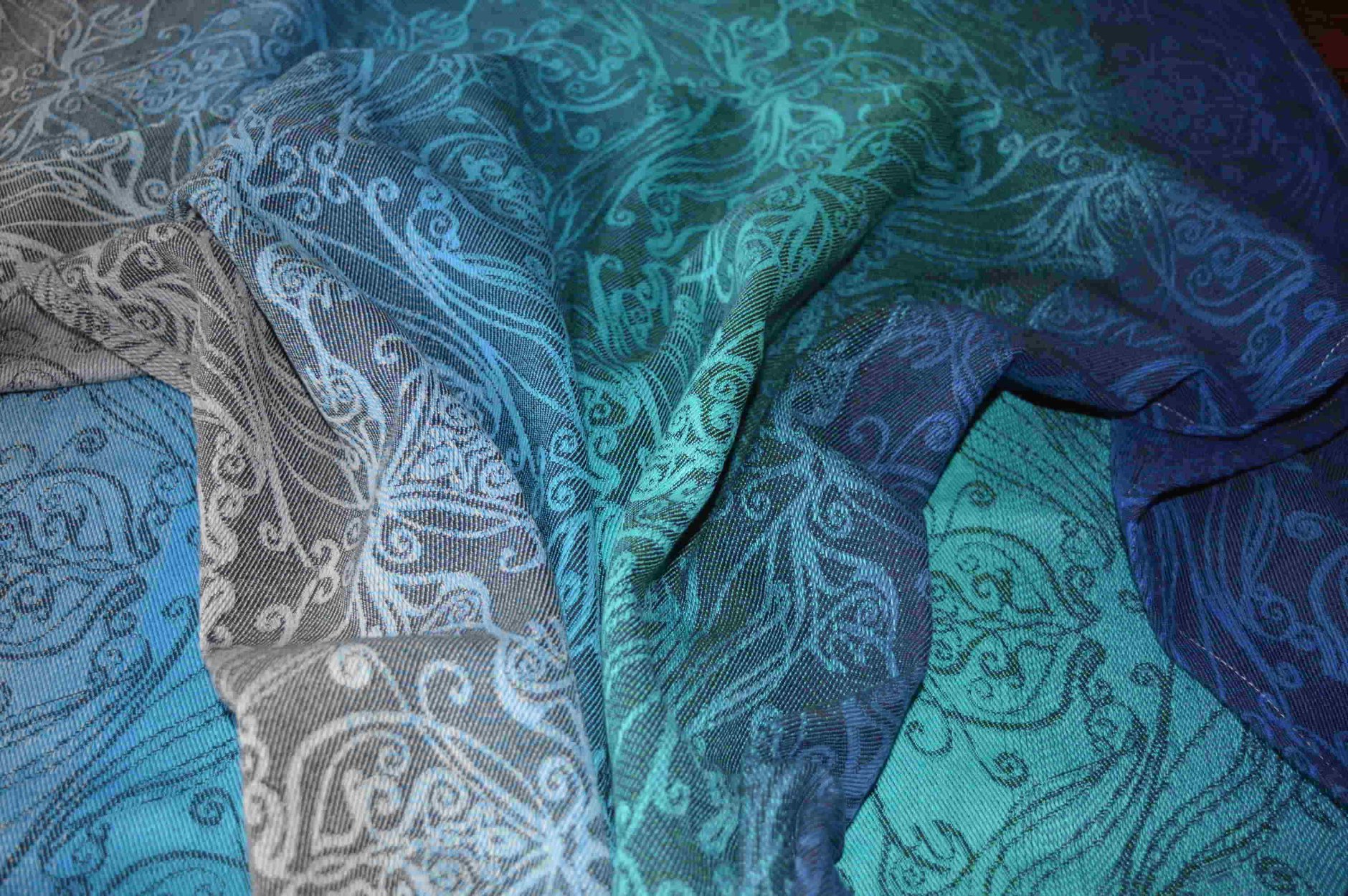 Yaro Slings Elvish Aqua Grad Black Linen Wrap (linen) Image