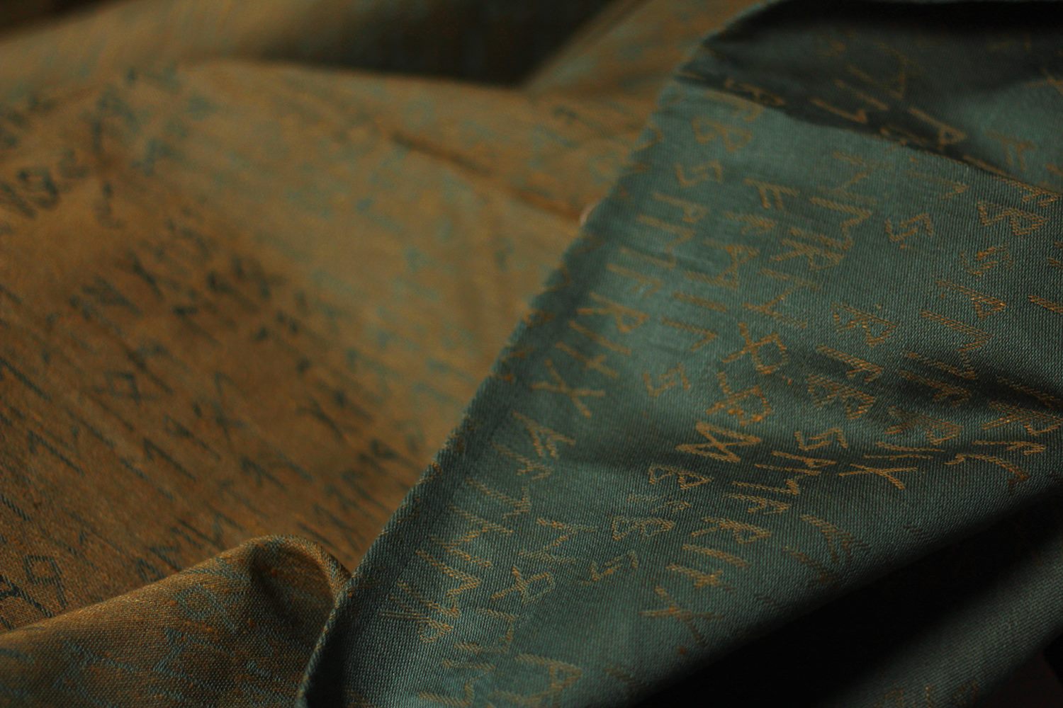 Luluna Slings Runes Ancient Moss Wrap (linen) Image