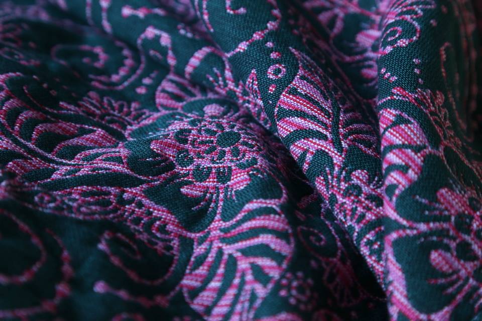 Yaro Slings Ava Contra Black Pink Random Wool Wrap (merino) Image