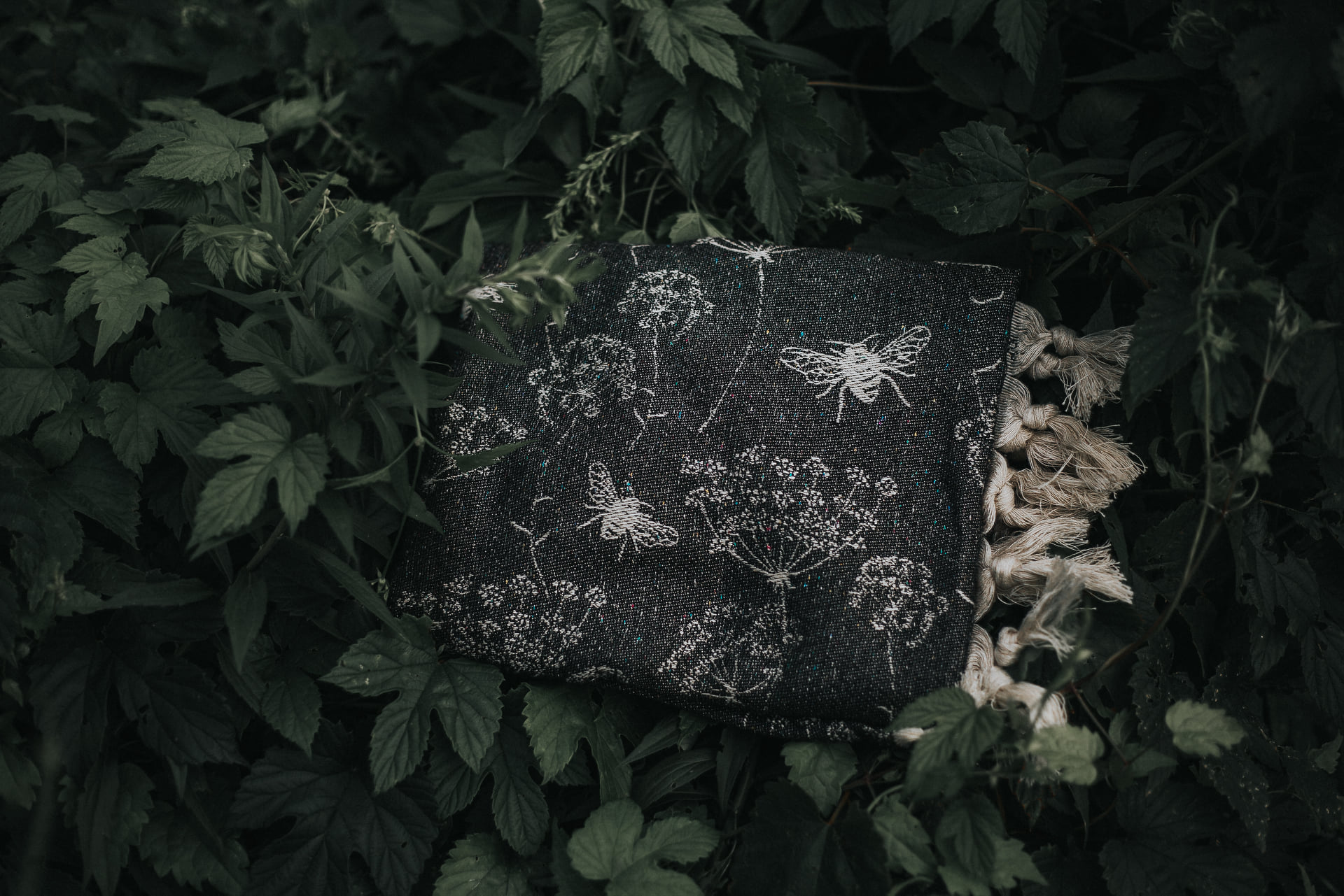 Wild Slings Dentelle de la reine Anne- Black pearl  Wrap (tsumugi silk, linen, eucalyptus viscose, bamboo) Image