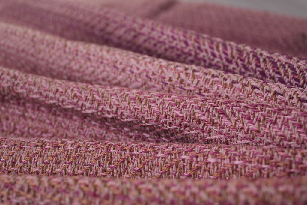 Tragetuch Ethnic Seasons undulating twill Total pink (tsumugi silk, merino, bourette silk, tencel) Image