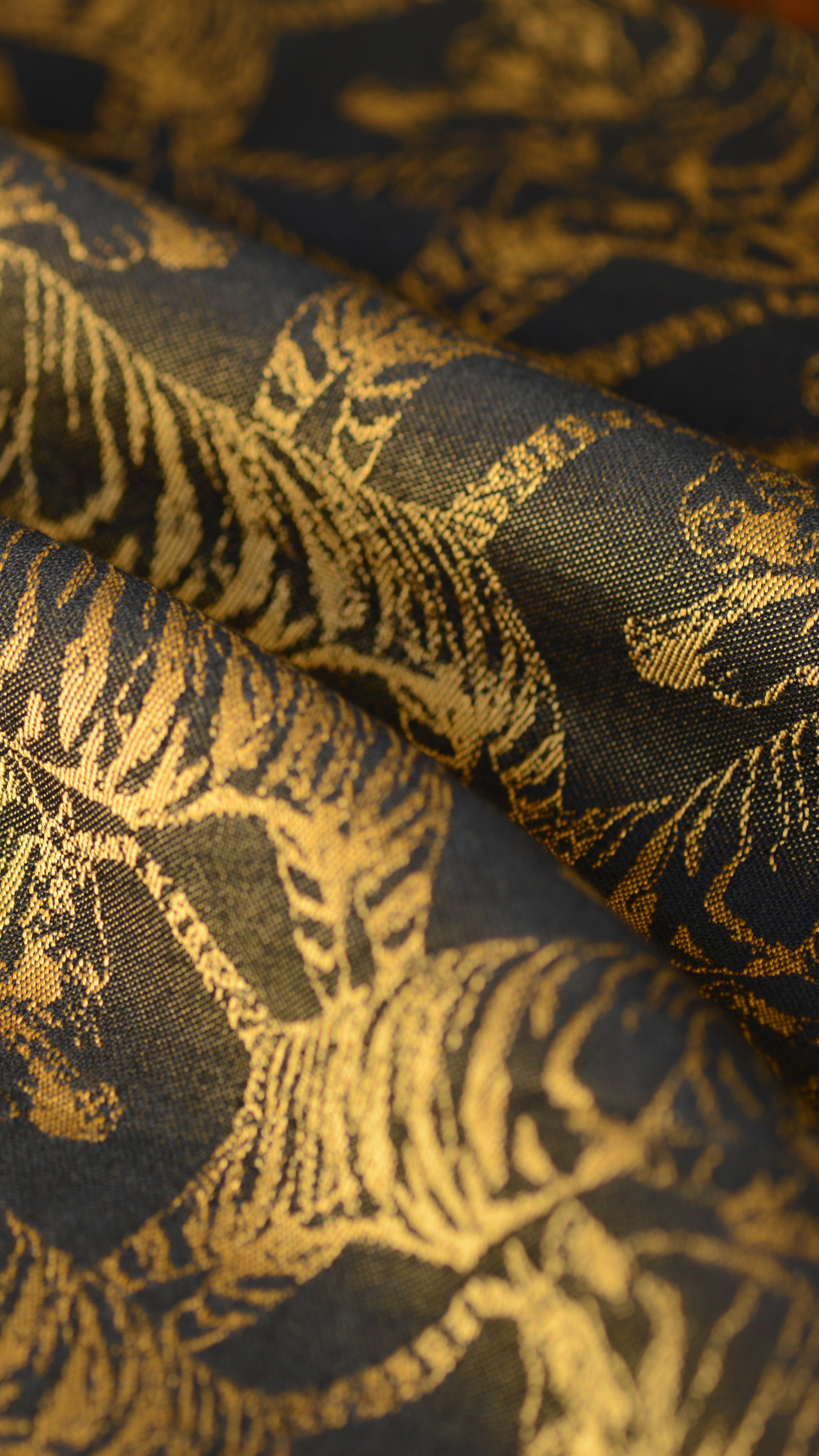POP by Artipoppe  Tiger Black & Gold Wrap  Image