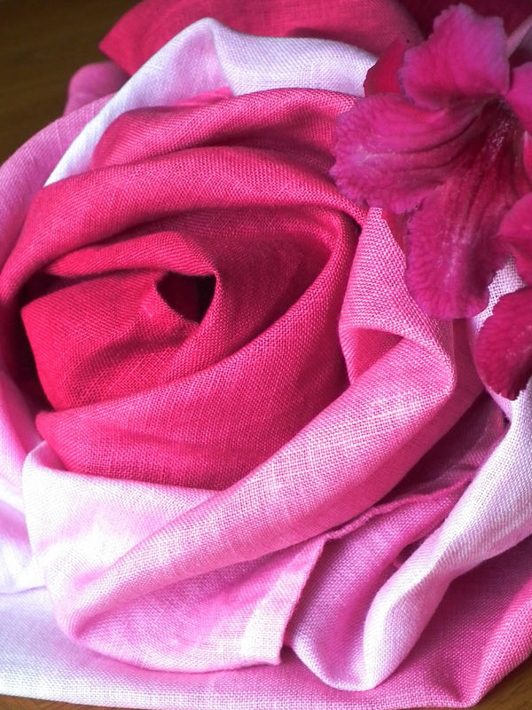 Oscha Gradation Dyed Grad English Rose Wrap (linen) Image