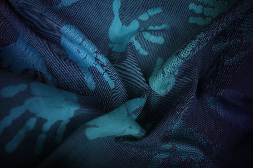 Yaro Slings Hands Aqua Grad Navy Wrap  Image
