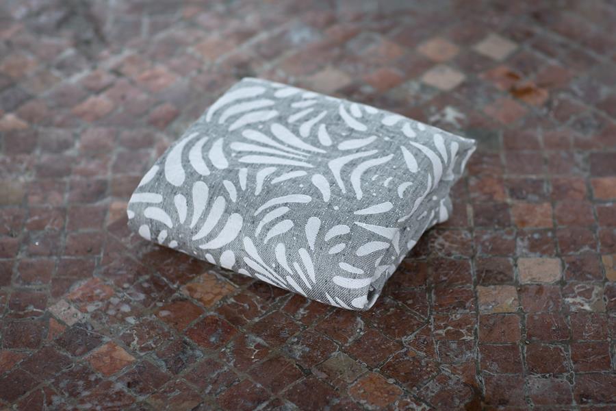 Lovaloom Petalissimo Carrara Wrap (viscose, linen, seaweed) Image