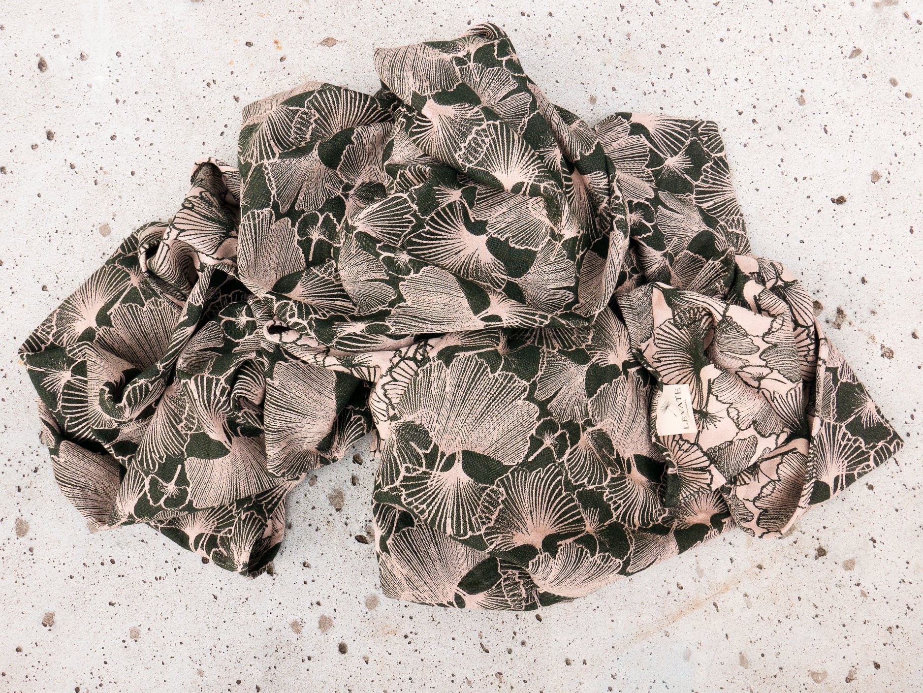Levate Leaves of Ginkgo Lyng  Wrap  Image