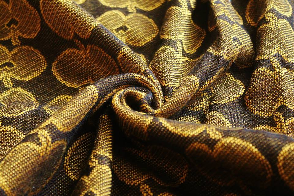 Owrapel Applelicious little golden girl Wrap (merino, silk) Image