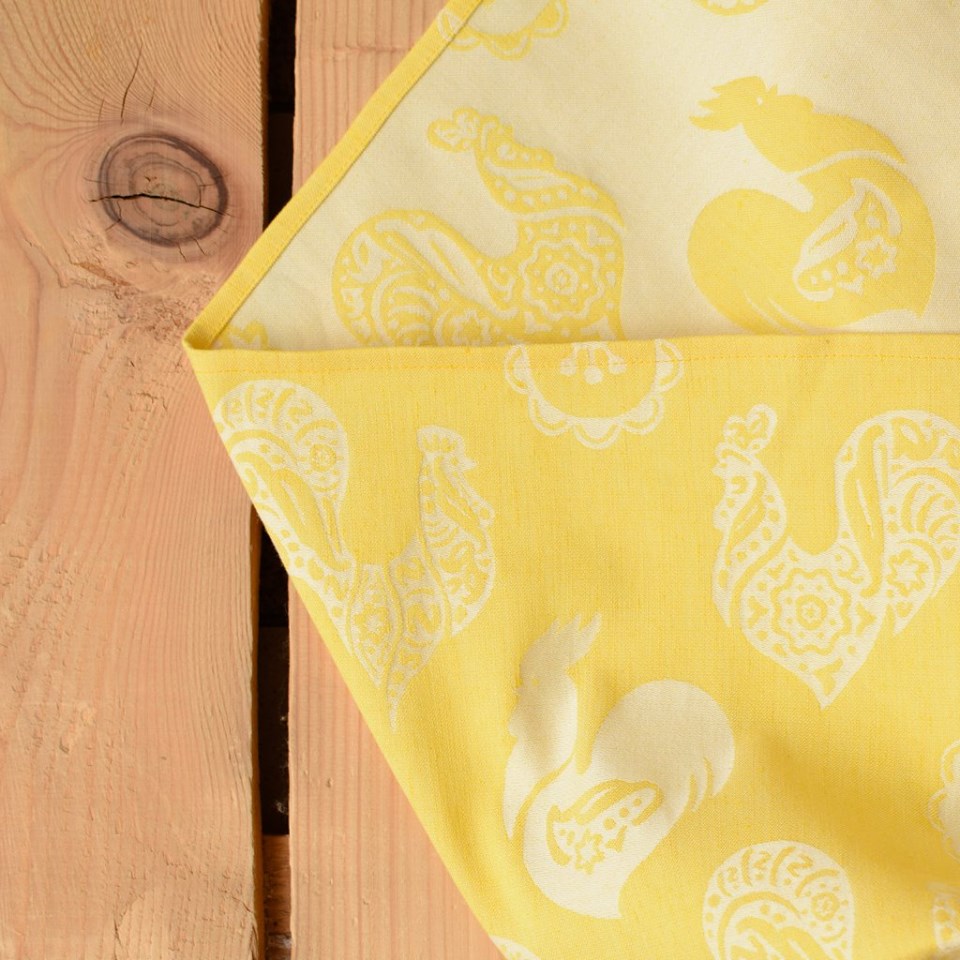 Sestrice Roosters Buttercup Wrap (linen) Image