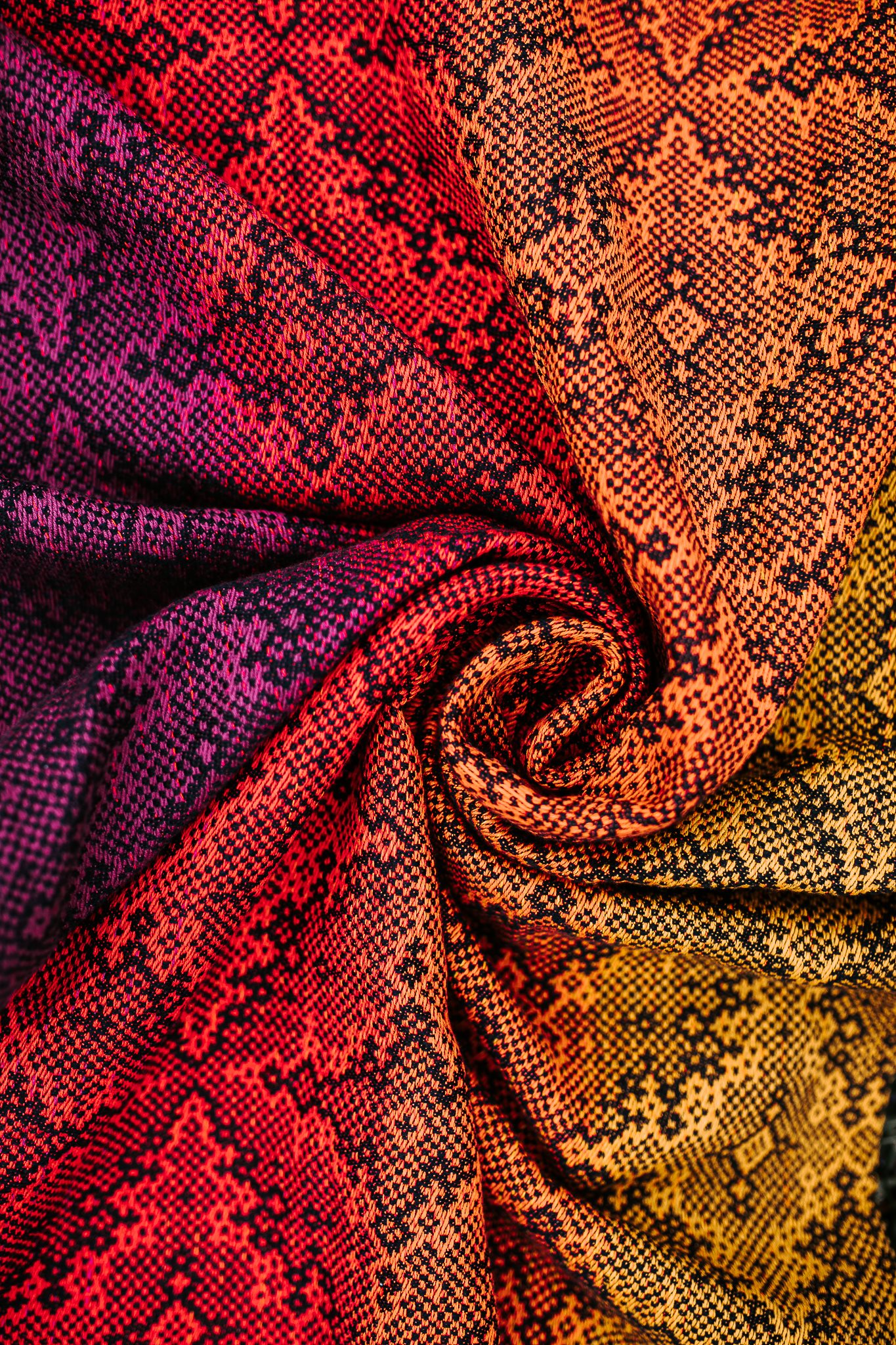 Tragetuch Lolly Wovens jaquard snake skin style weave JAMILLA WARM SUNSET (merino) Image