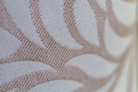 Dahlia wrap Jardin monochrome Wrap (silk, baby camel) Image