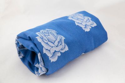Tragetuch Lenny Lamb roses Blue and White Rose (Bambus/Bambusviskose) Image