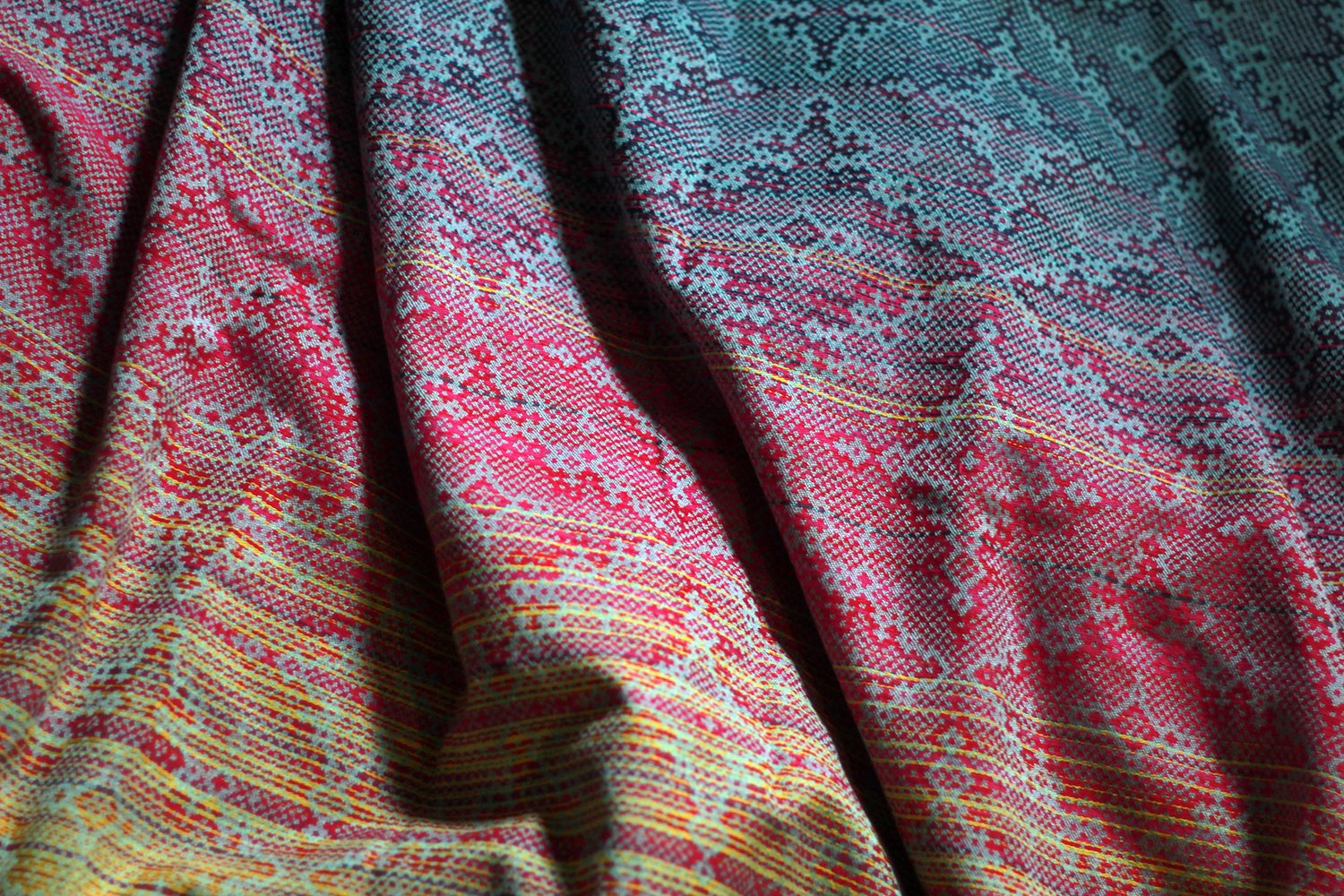 Tragetuch Lolly Wovens jaquard snake skin style weave IRIS SOFT LAGOON  (Bambus/Bambusviskose) Image