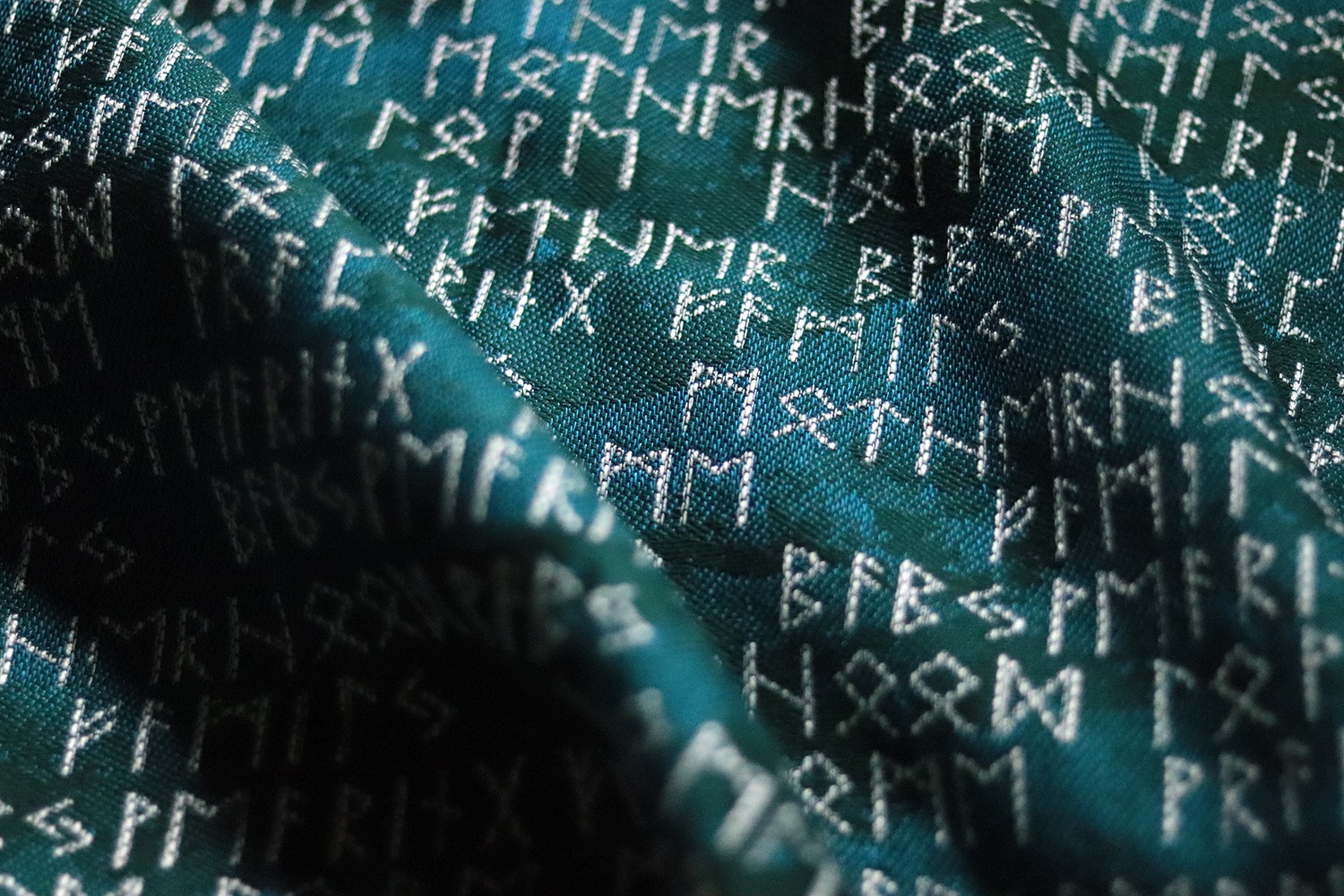 Luluna Slings RUNES CRISOCOLA Wrap (linen, modal, silk, tussah, aloe, milk) Image