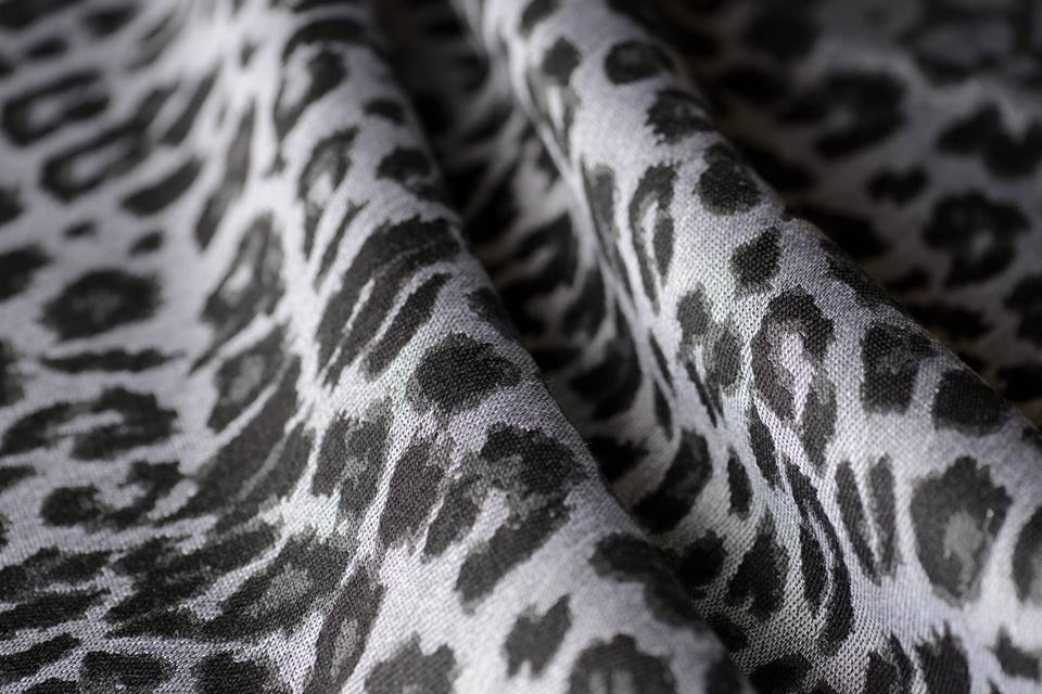Tragetuch Artipoppe The Clouded Leopard (merino, Seide) Image