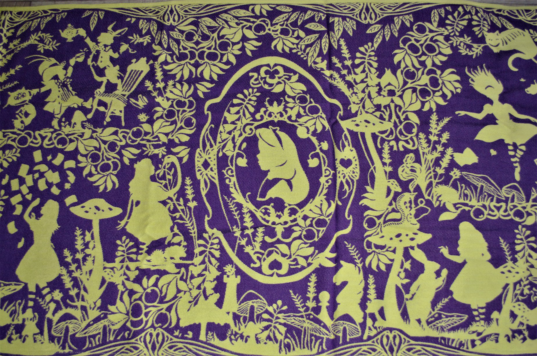 Mokosh-wrap Alice in Wonderland Cheshire Cat Wrap (merino) Image