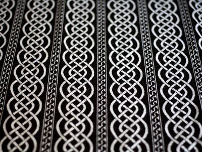 Oscha Braid Obsidian Wrap (wool) Image