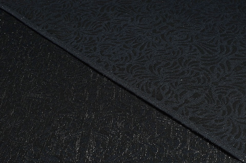 Lovaloom Petalon Stardust Wrap (mulberry silk, polyester, polyamide) Image